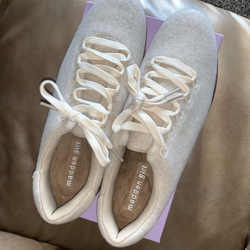 NIB Madden Girl Catch Sneakers - Picture 4 of 8